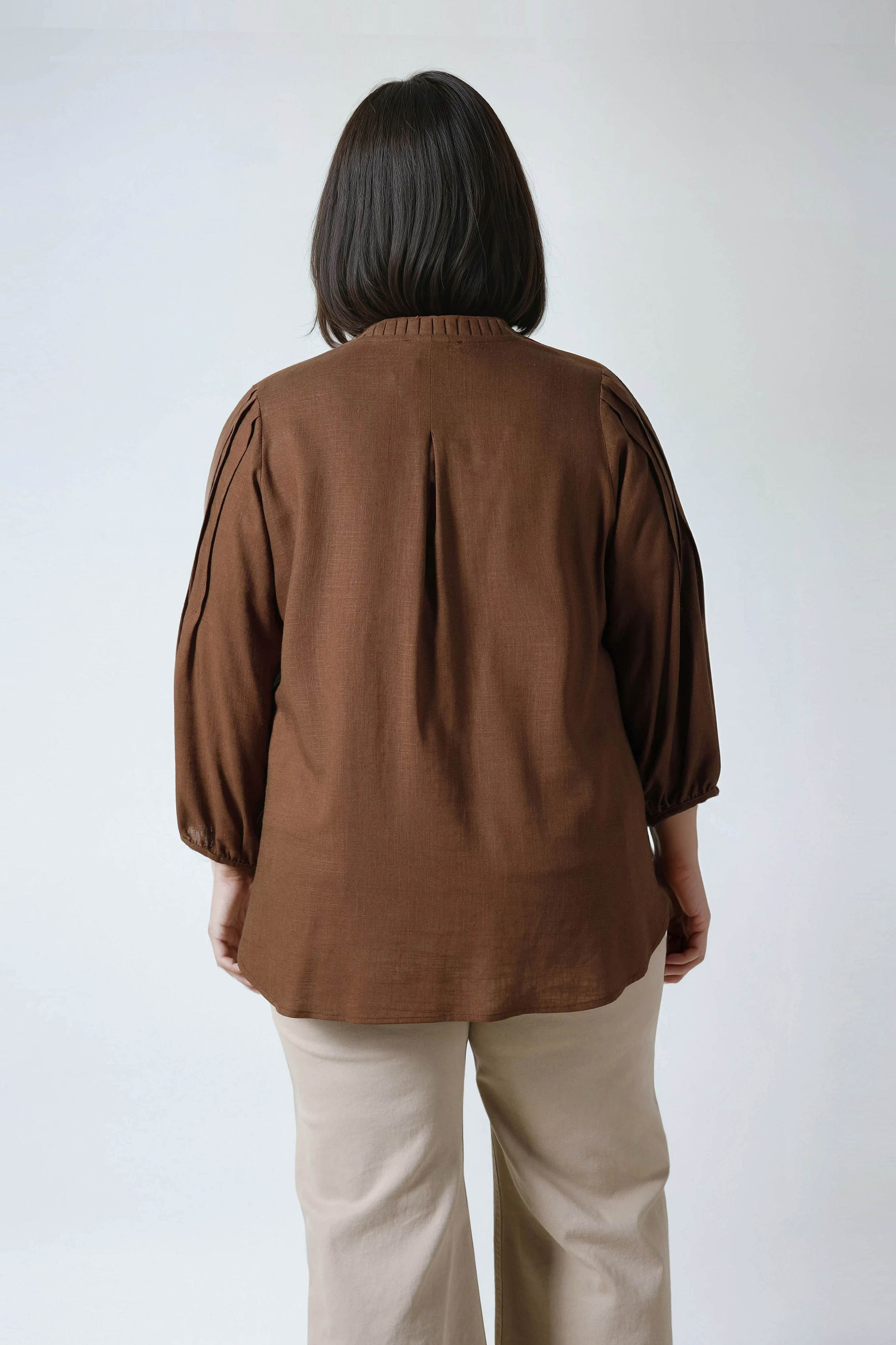 Viscose linen shirt with flat pleats on the sleeves