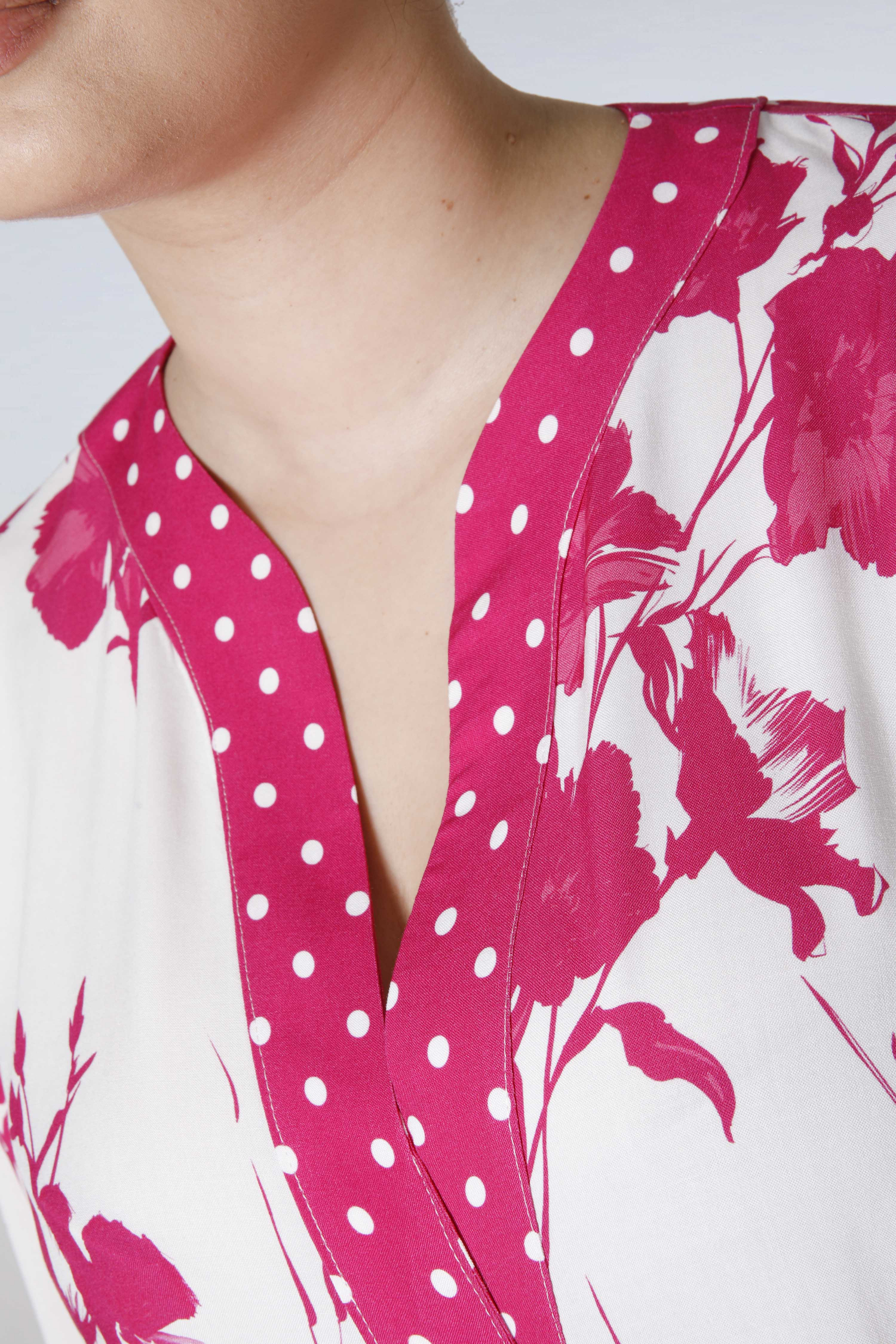 Printed blouse with fluid viscose base 