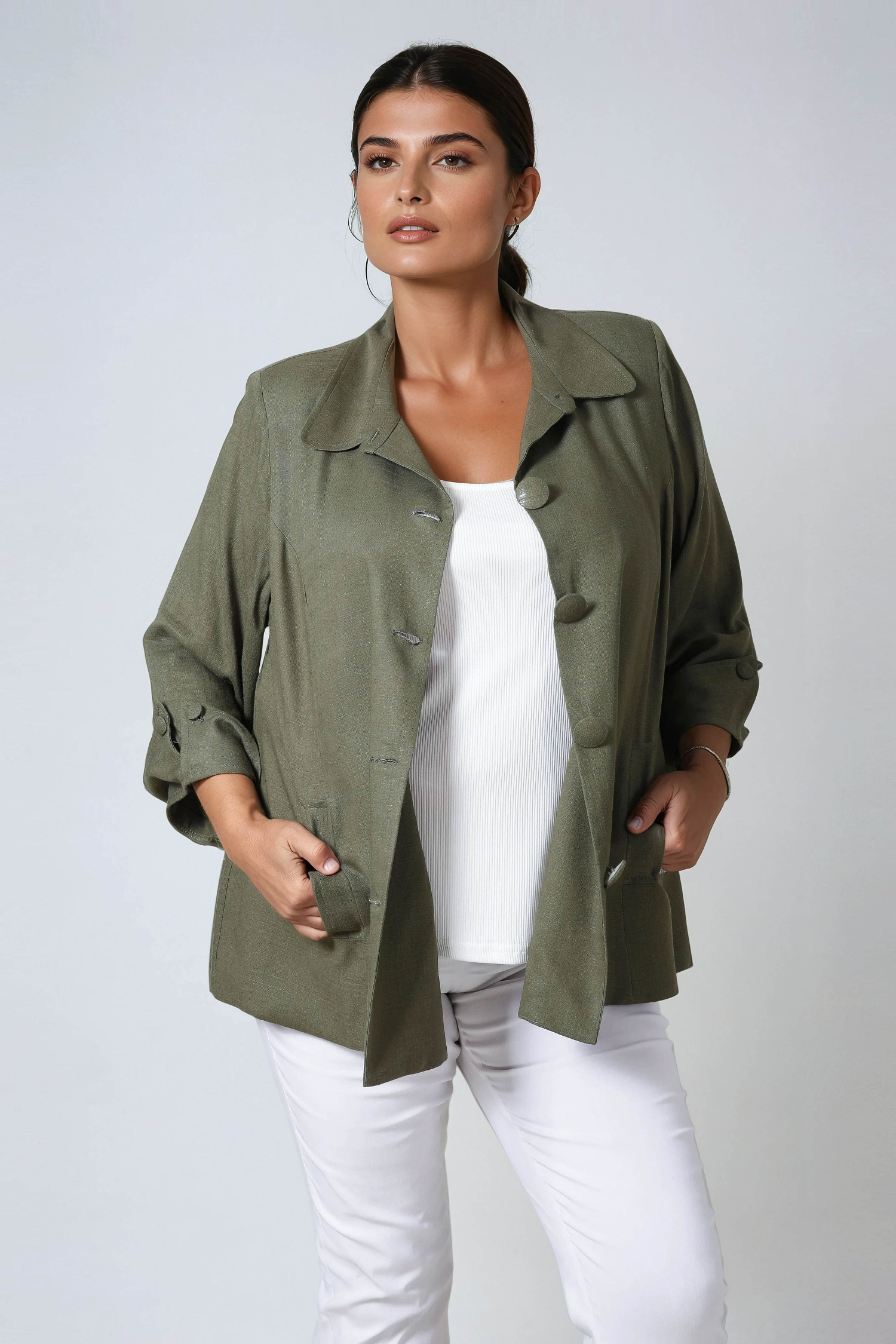 Flared jacket with Peter Pan collar and 3/4 sleeves 