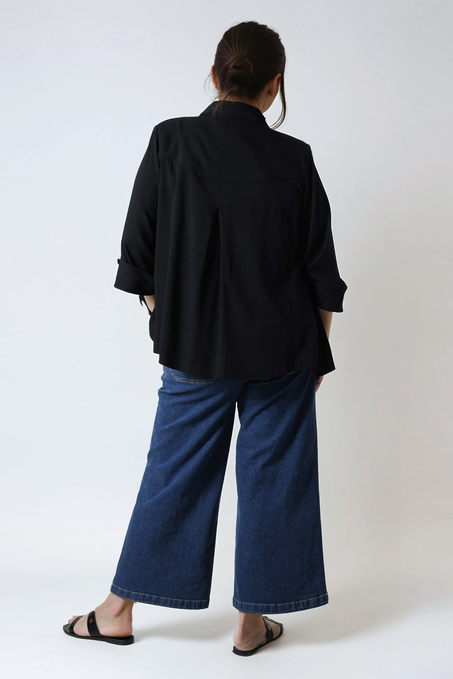 Flared jacket with Peter Pan collar and 3/4 sleeves 