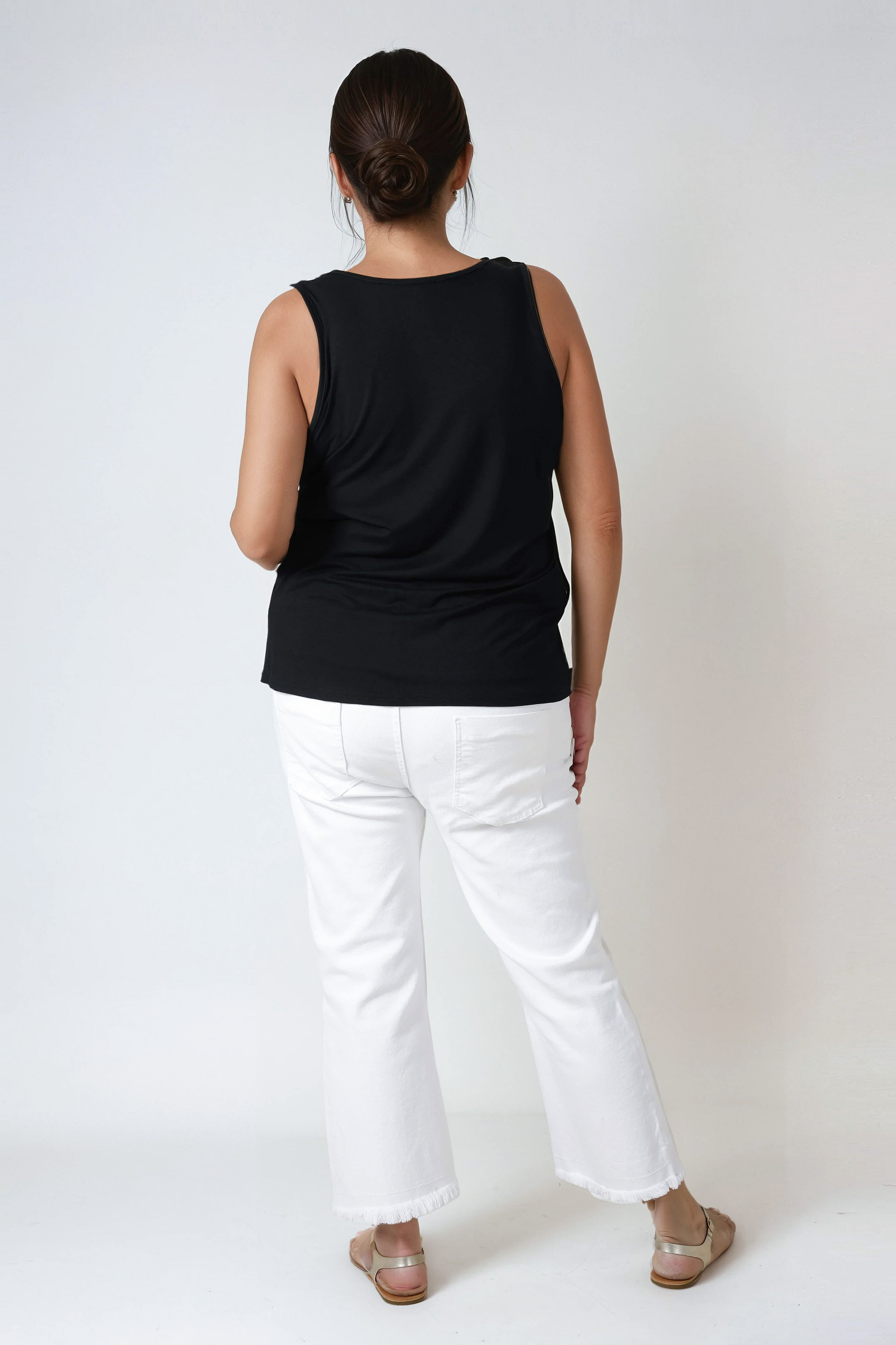 Plain knit top with screen printing