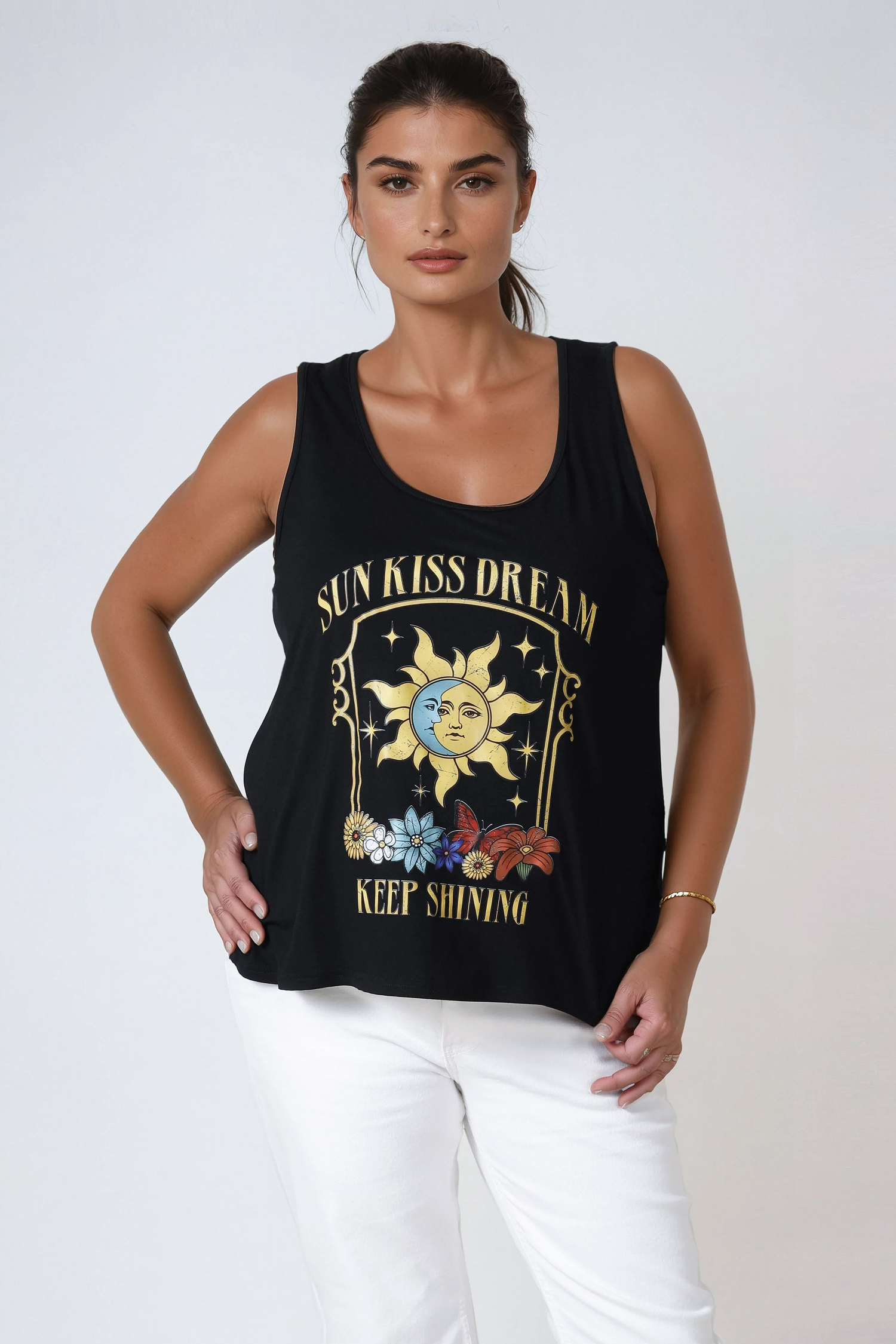 Plain knit top with screen printing
