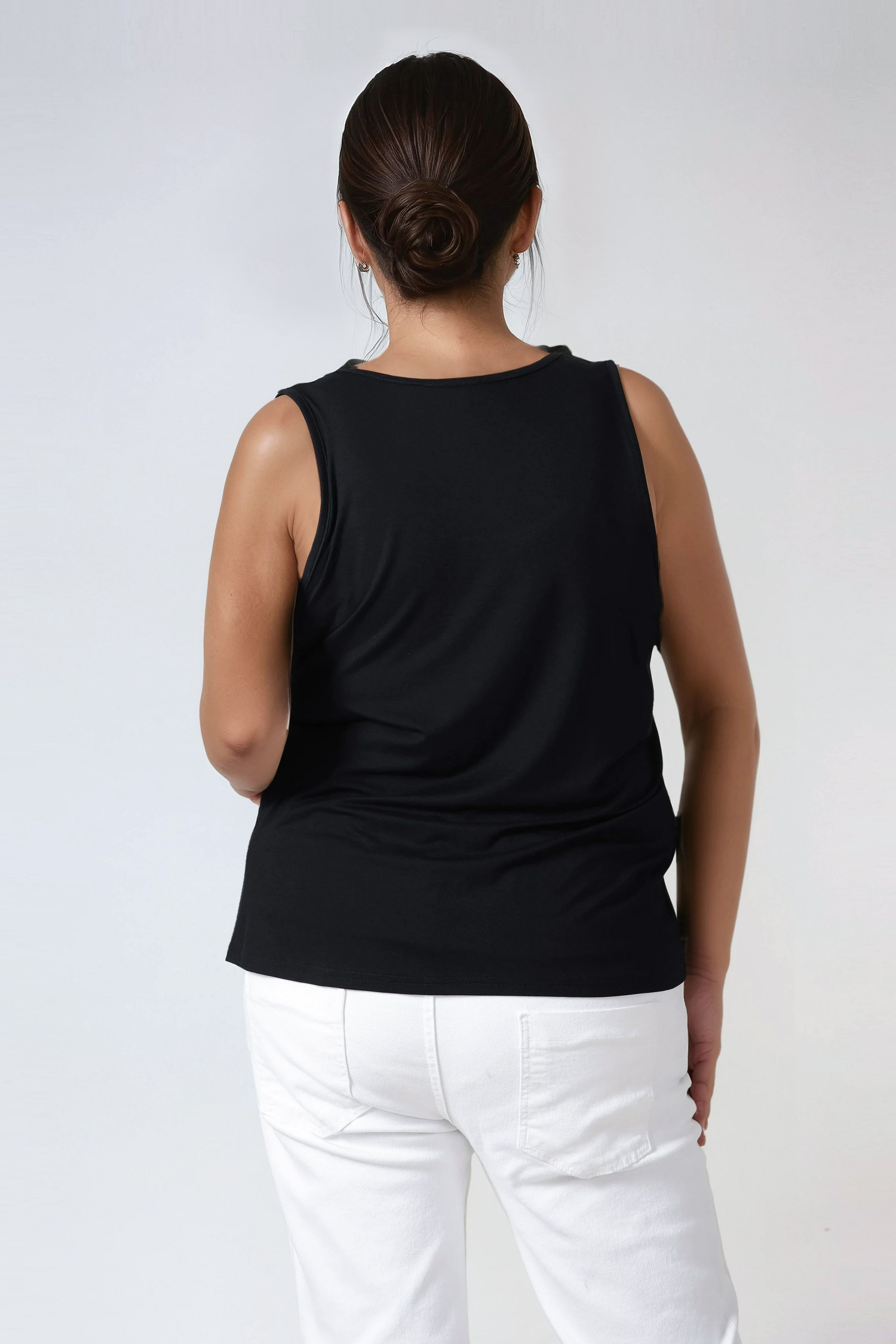 Plain knit top with screen printing