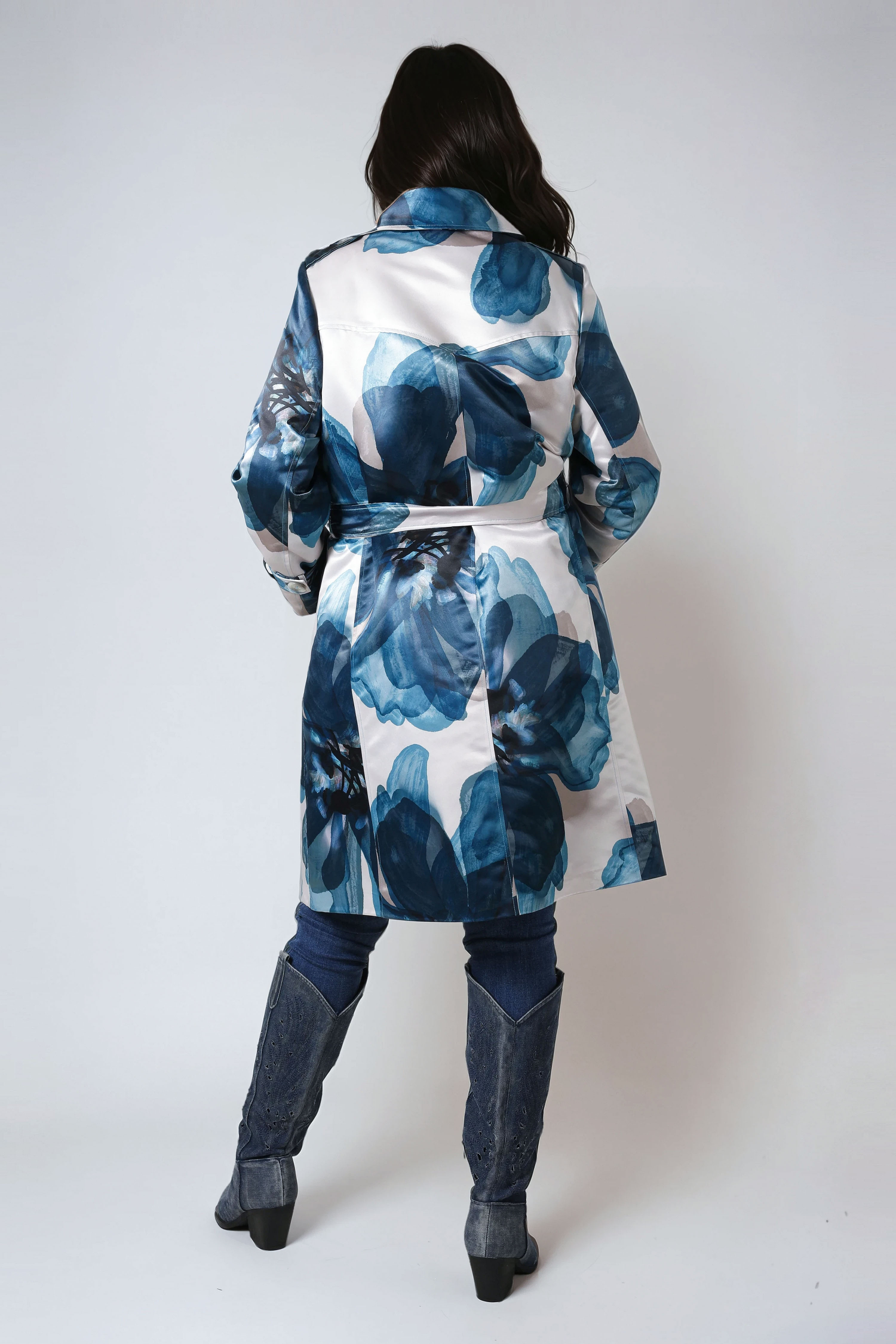 Satin effect trench coat with large flower motif.