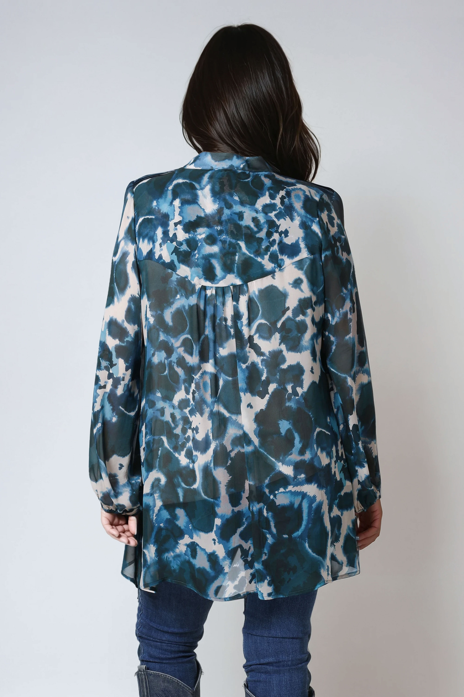Blouse with flounce in very fluid printed viscose voile with its top.
