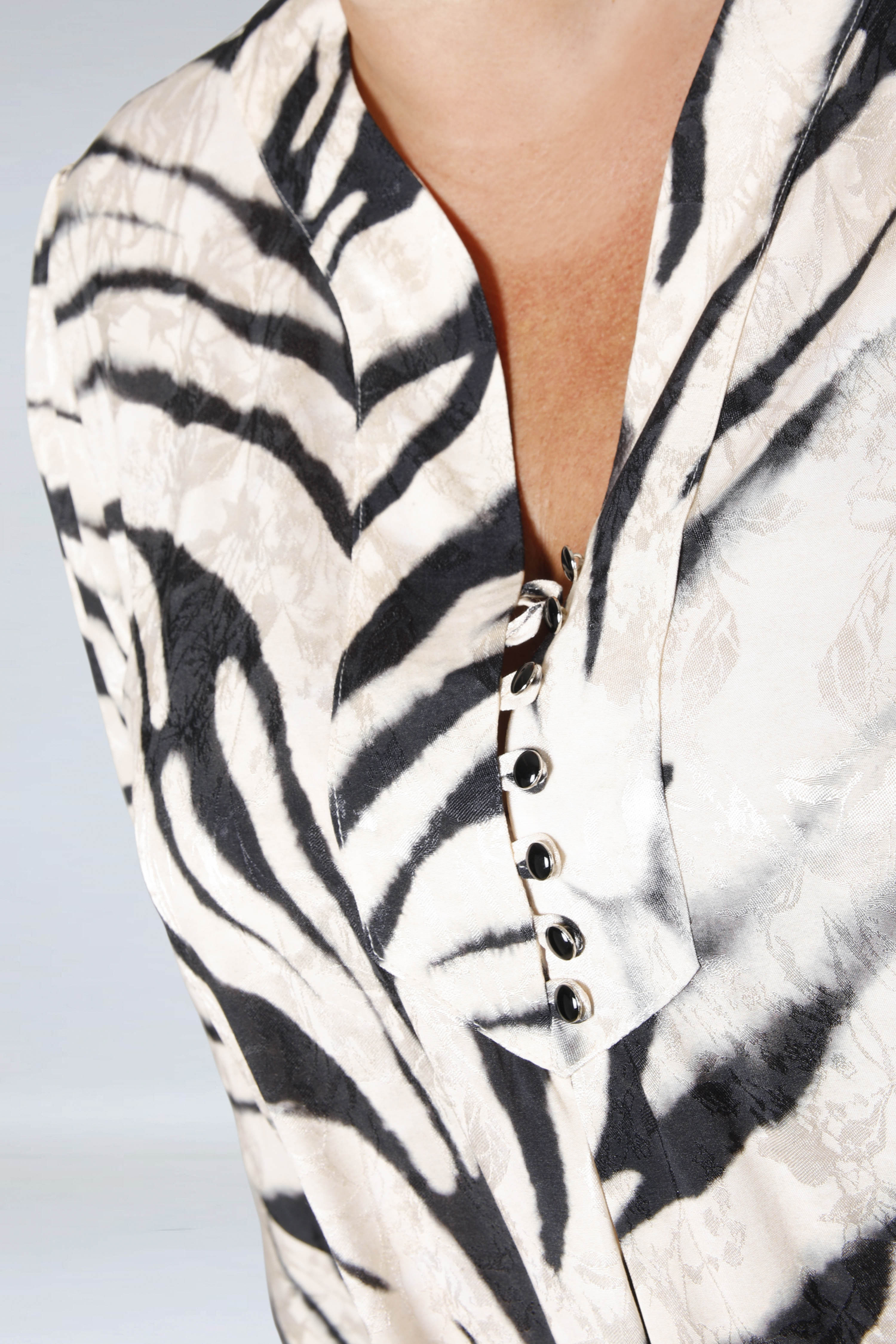Graphic and structured printed viscose blouse 