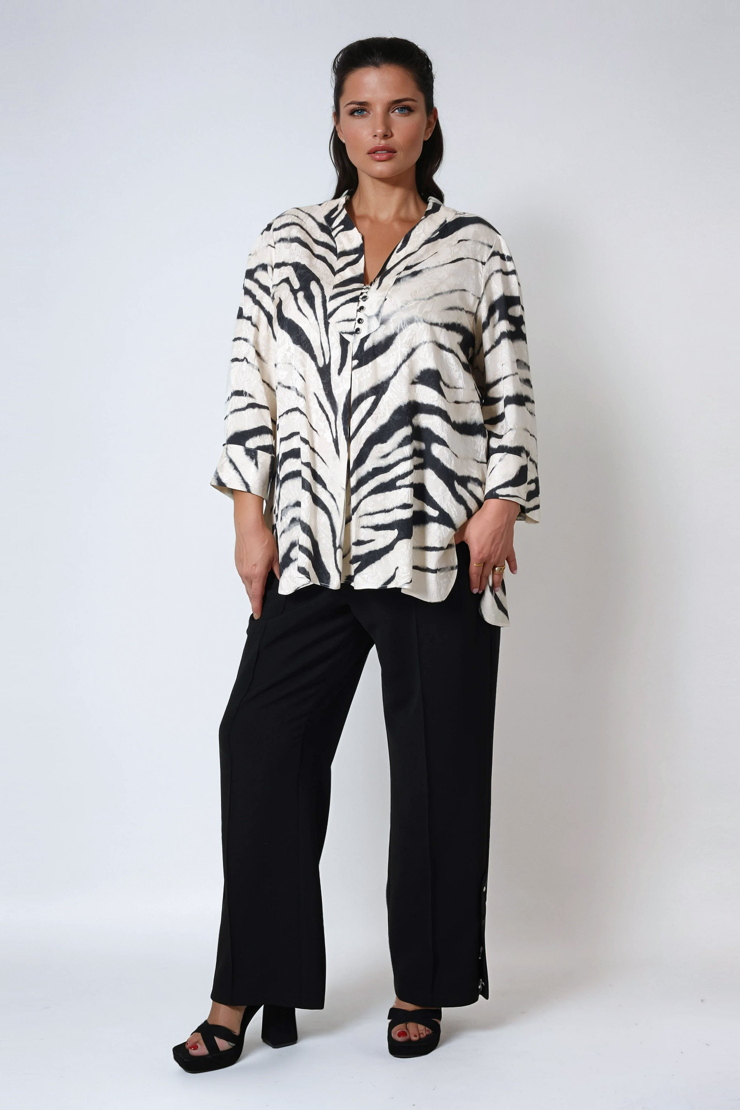 Graphic and structured printed viscose blouse 