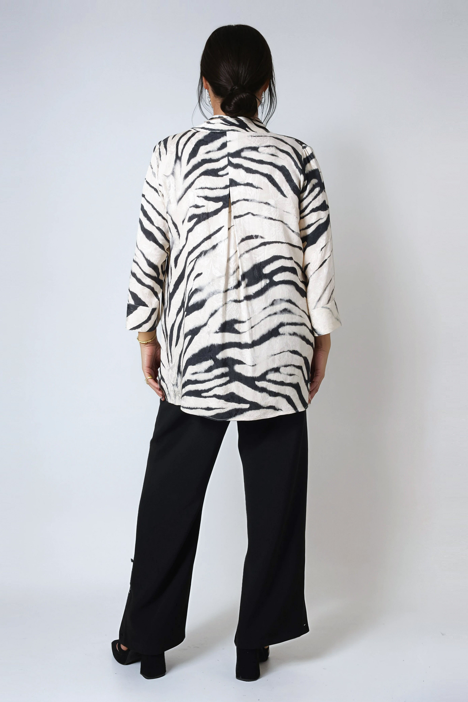 Graphic and structured printed viscose blouse 
