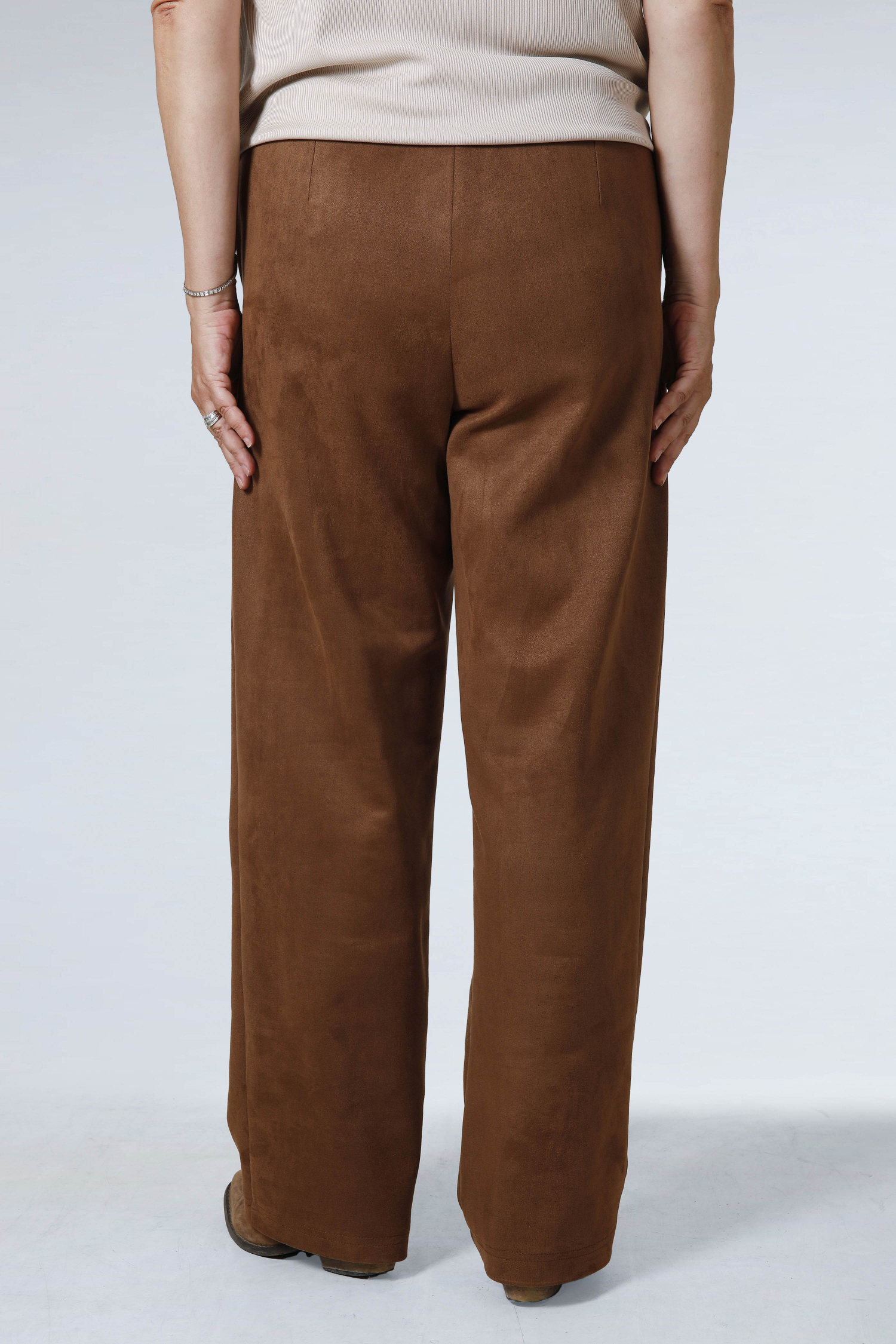Straight suede-effect pants.