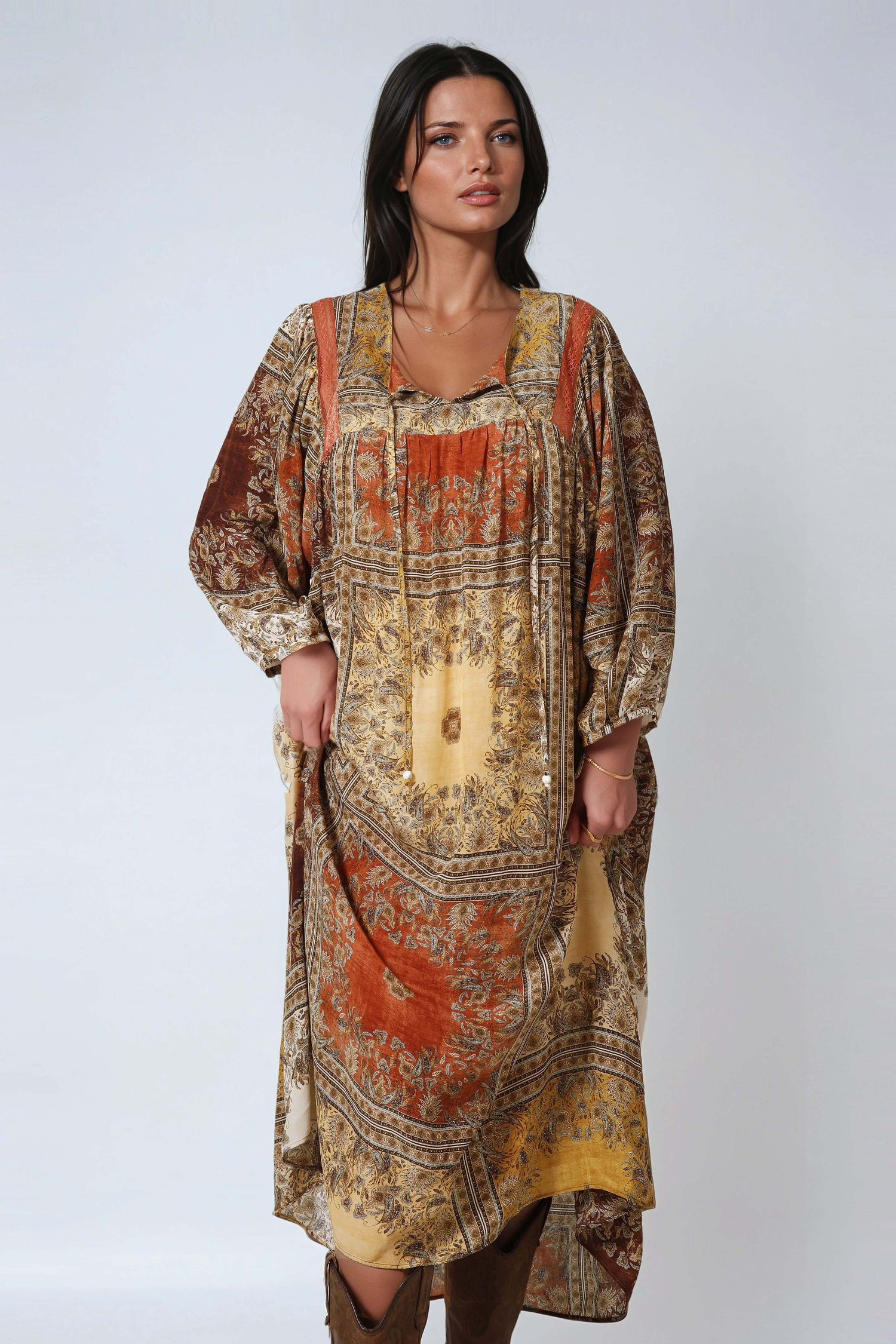 Long printed dress with a bib