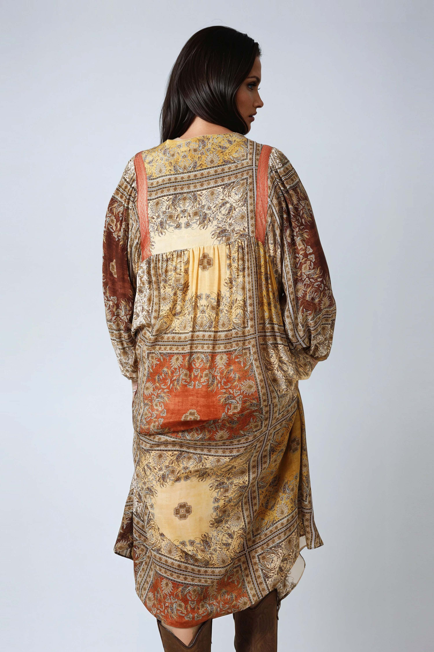 Long printed dress with a bib