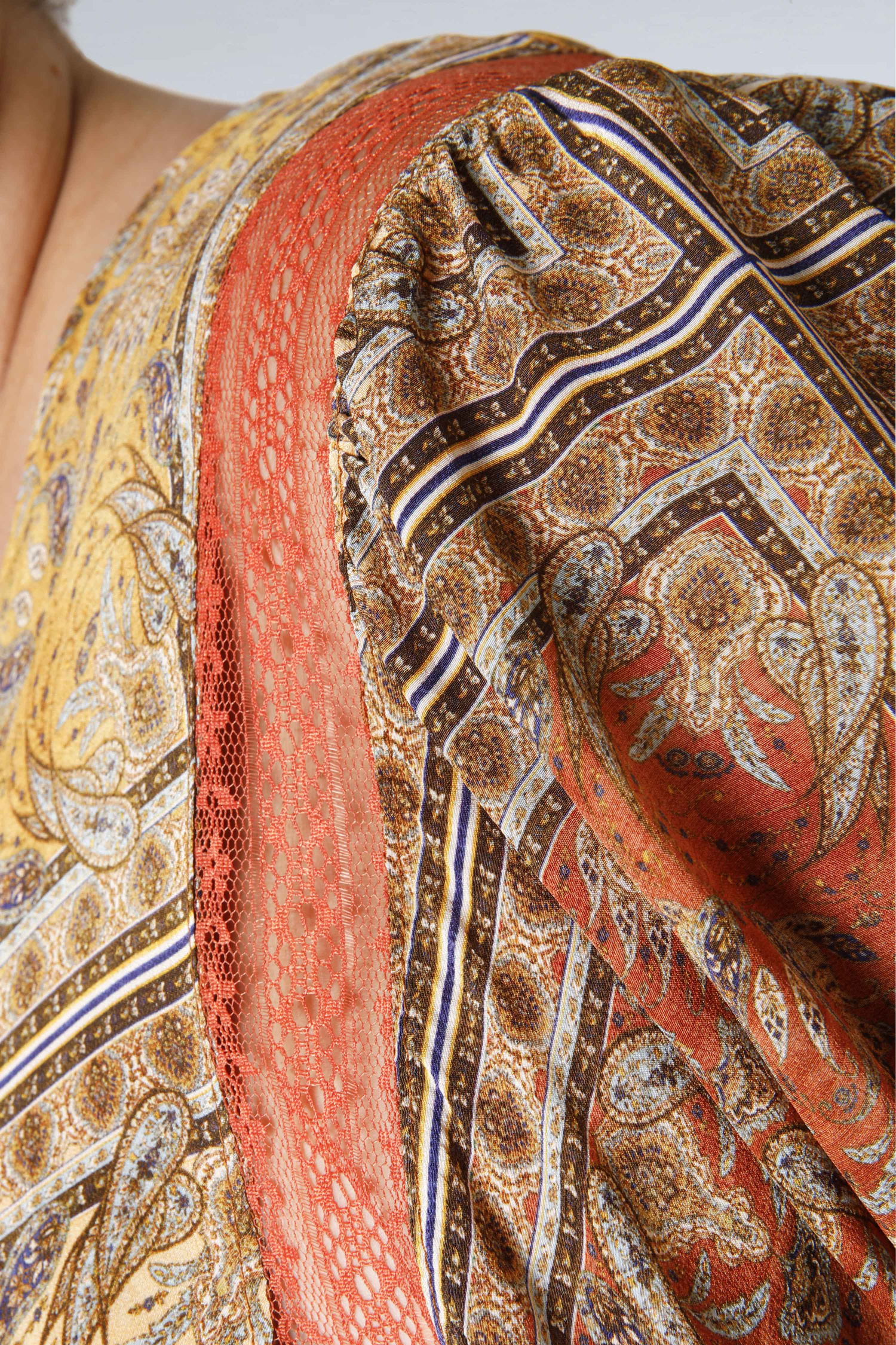 Long printed dress with a bib