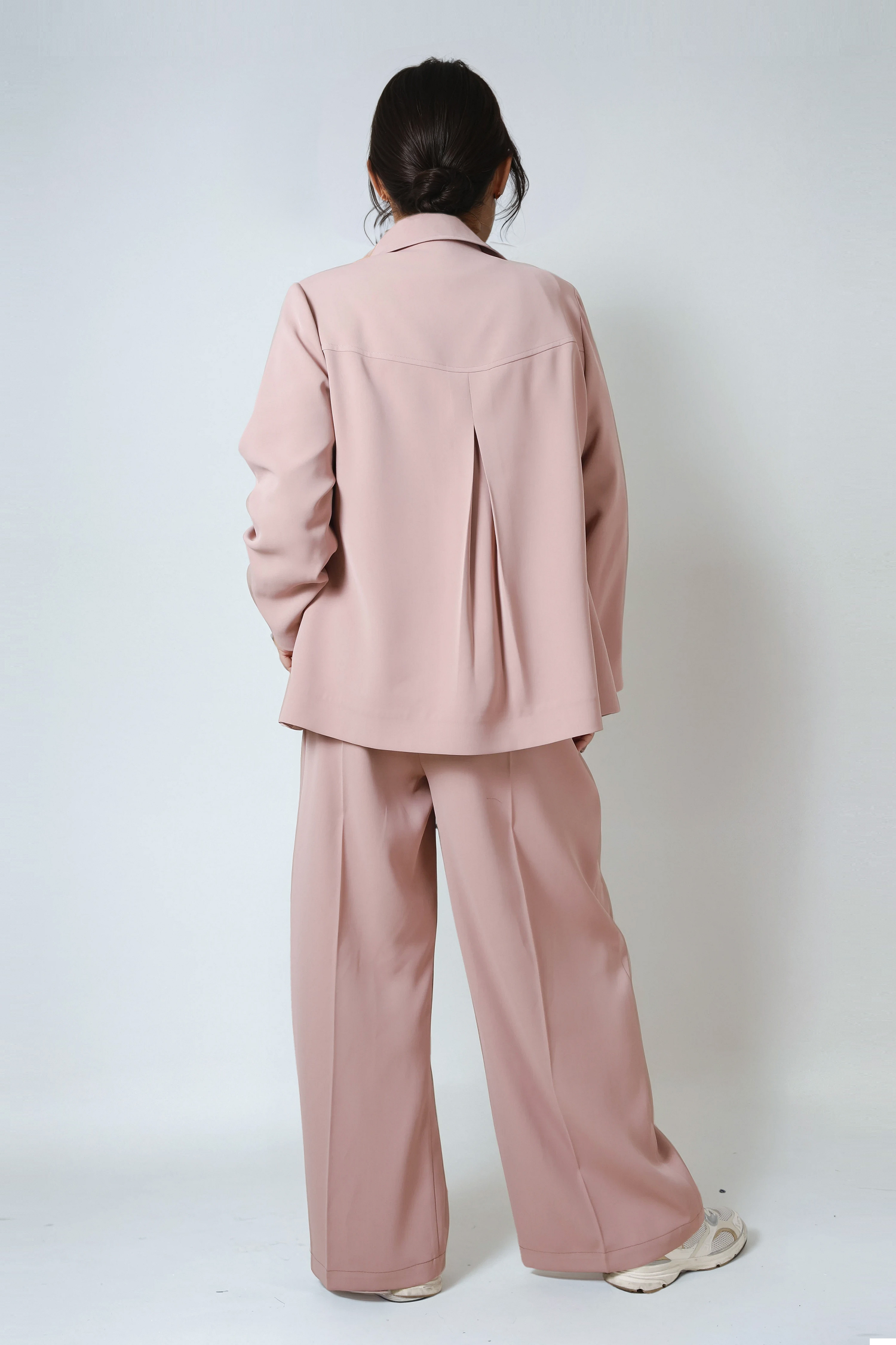 Fluid jacket in stretch and supple fabric 