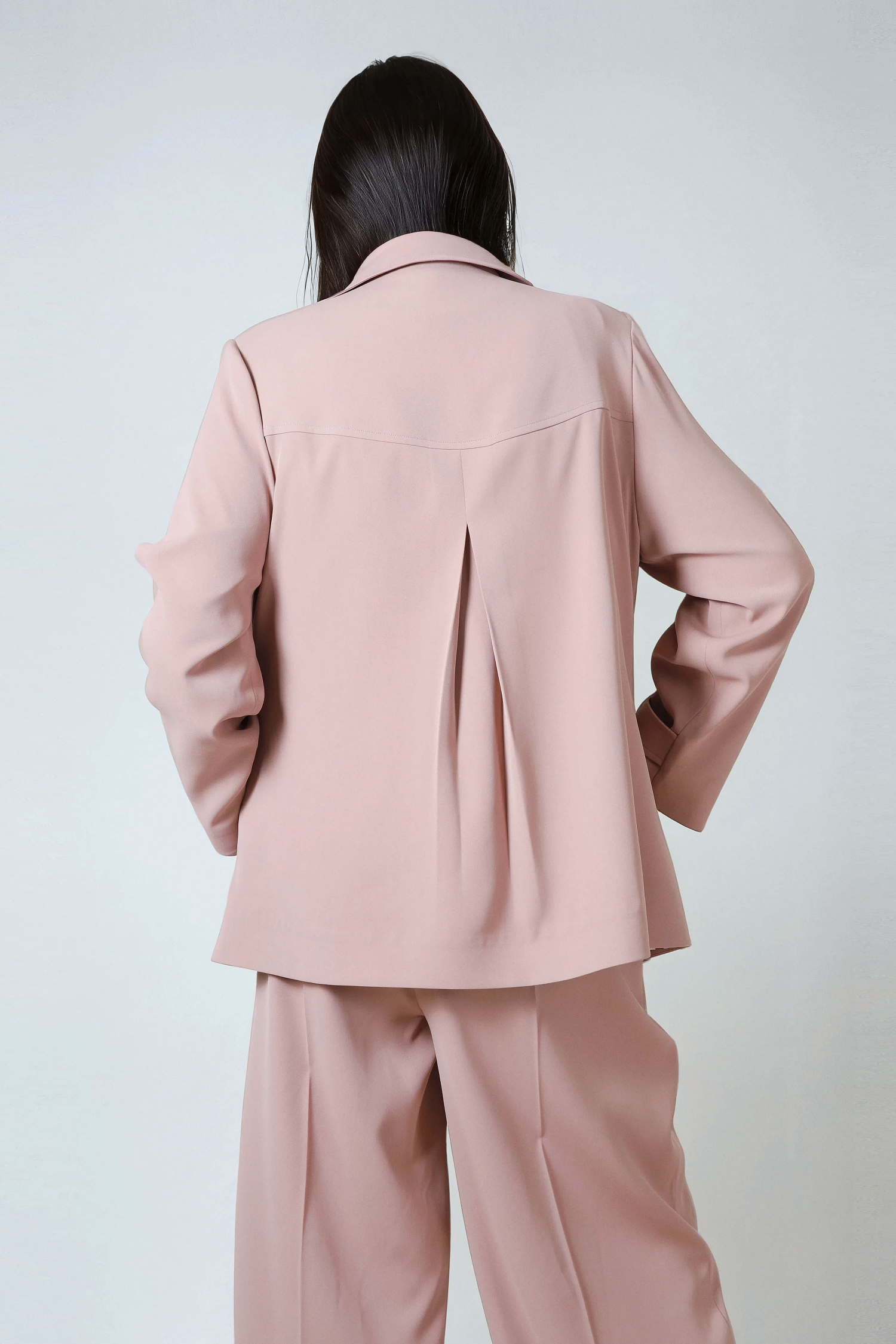 Fluid jacket in stretch and supple fabric 