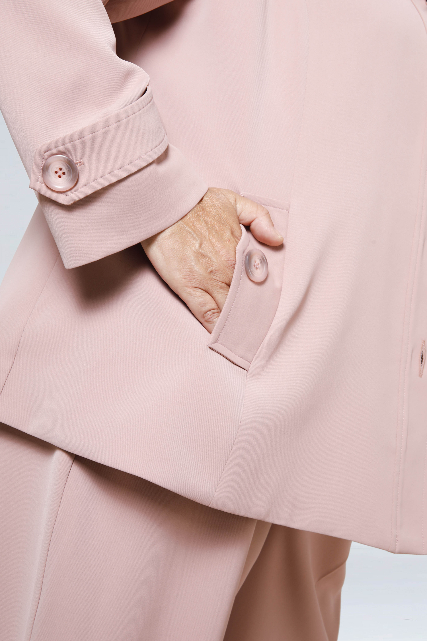 Fluid jacket in stretch and supple fabric 
