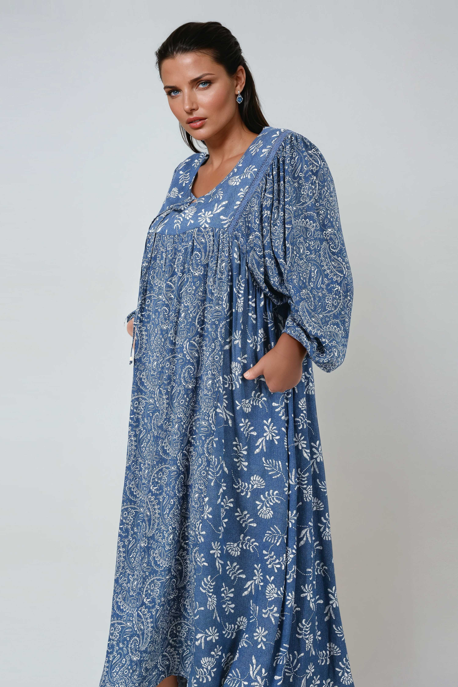 Robe longue avec patch indigo de deux motifs 