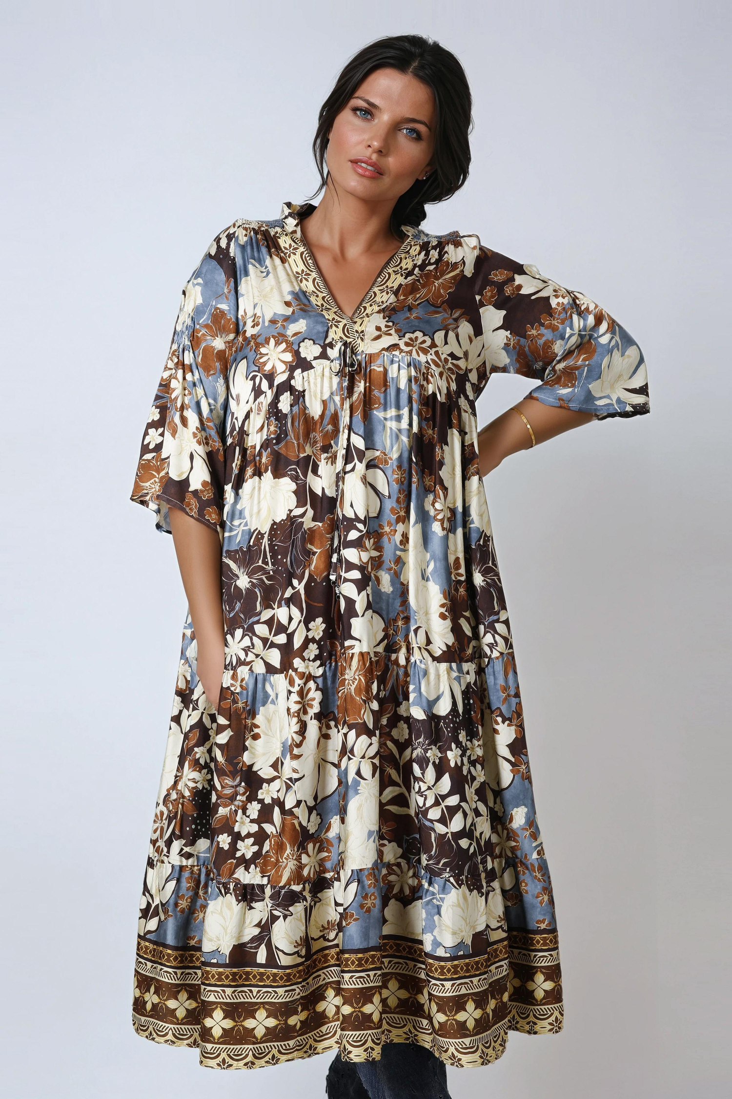 Robe longue à volants impression avec base.
