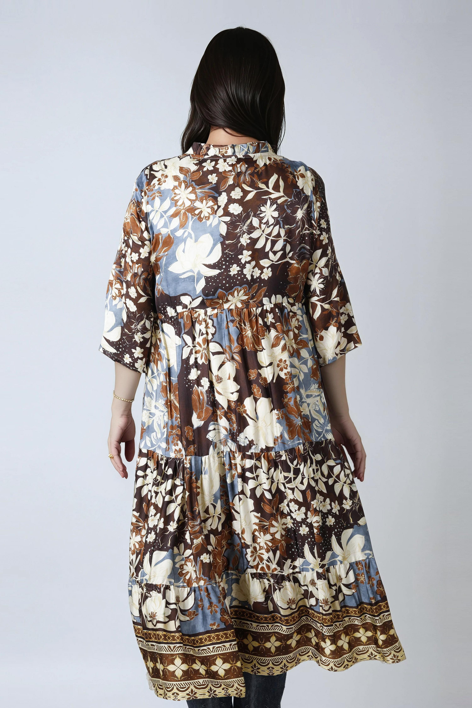 Long dress with ruffled print and hem.