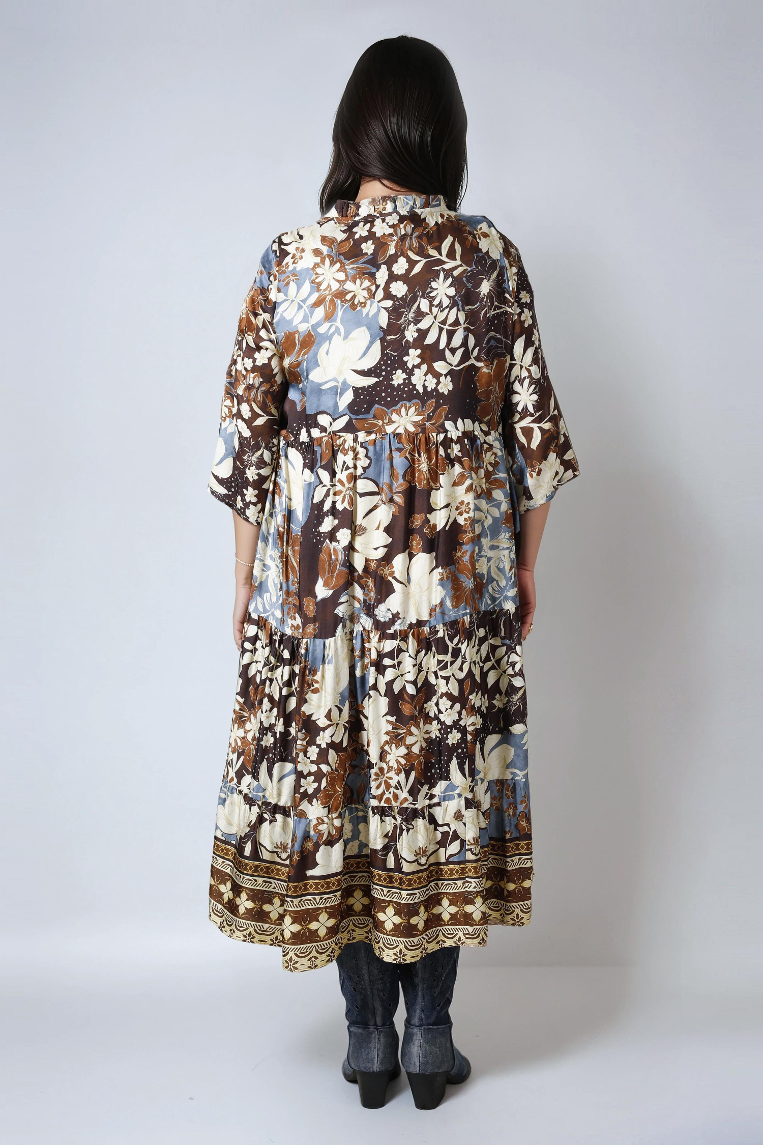 Robe longue à volants impression avec base.