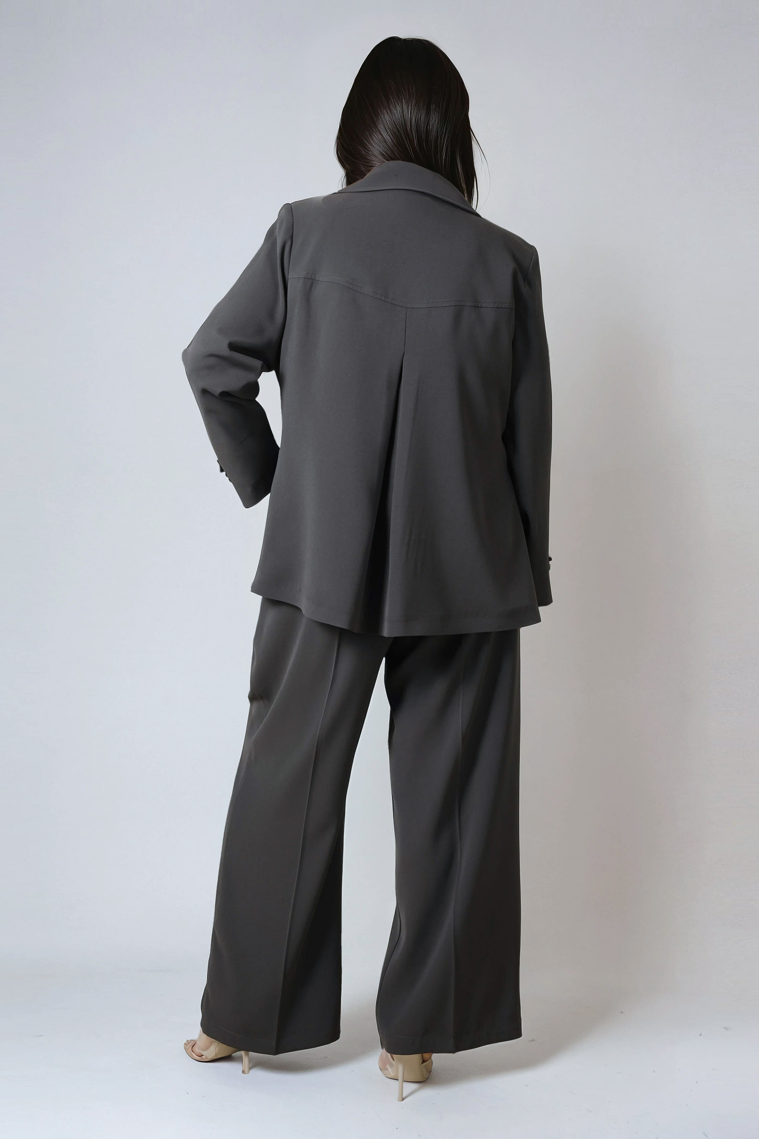 Fluid jacket in stretch and supple fabric 