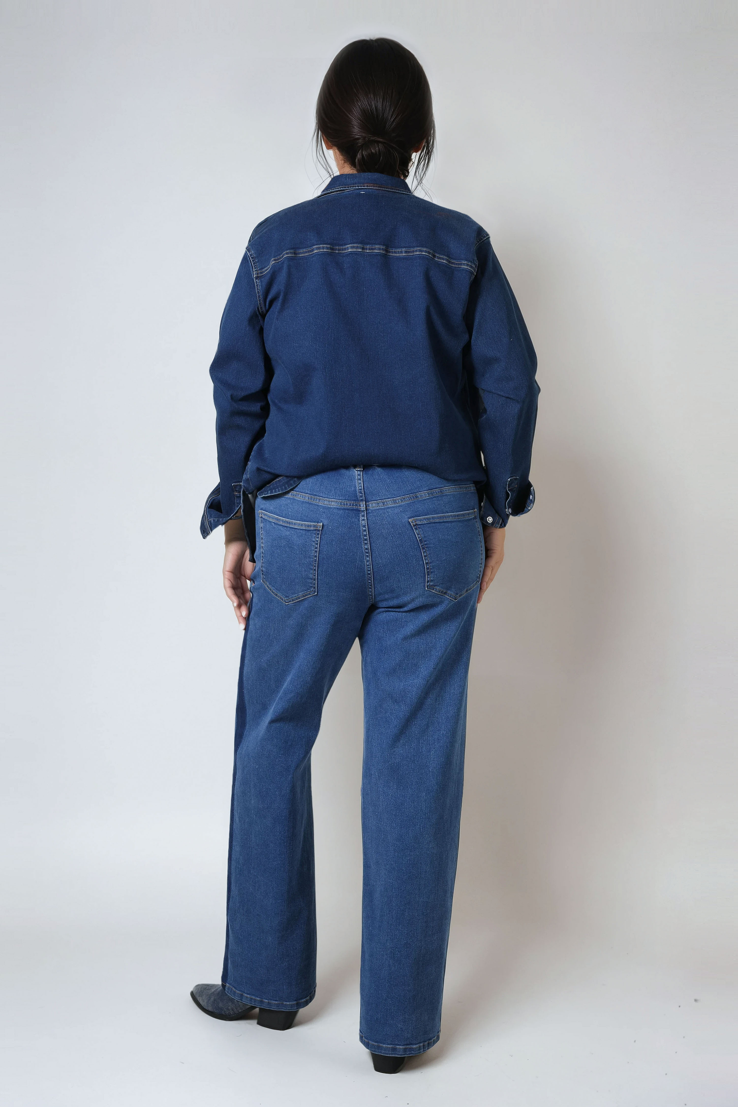 Two-tone denim flared jeans with elastane - comfort and style 