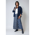 Elegant and versatile denim shirt 