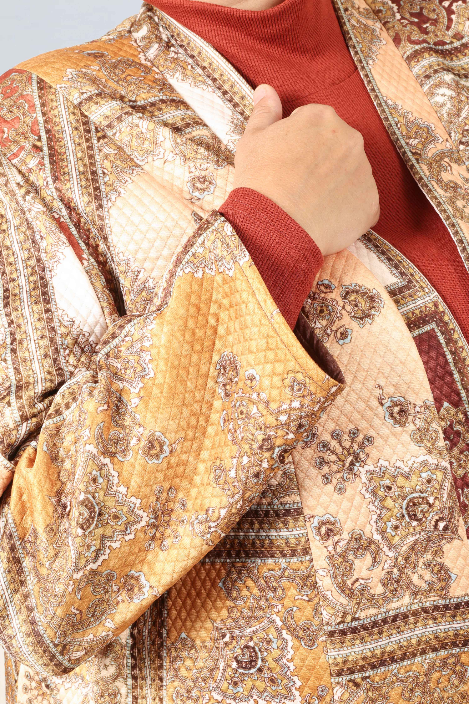 Veste kimono matelassé en imprimé soleil de sienne 