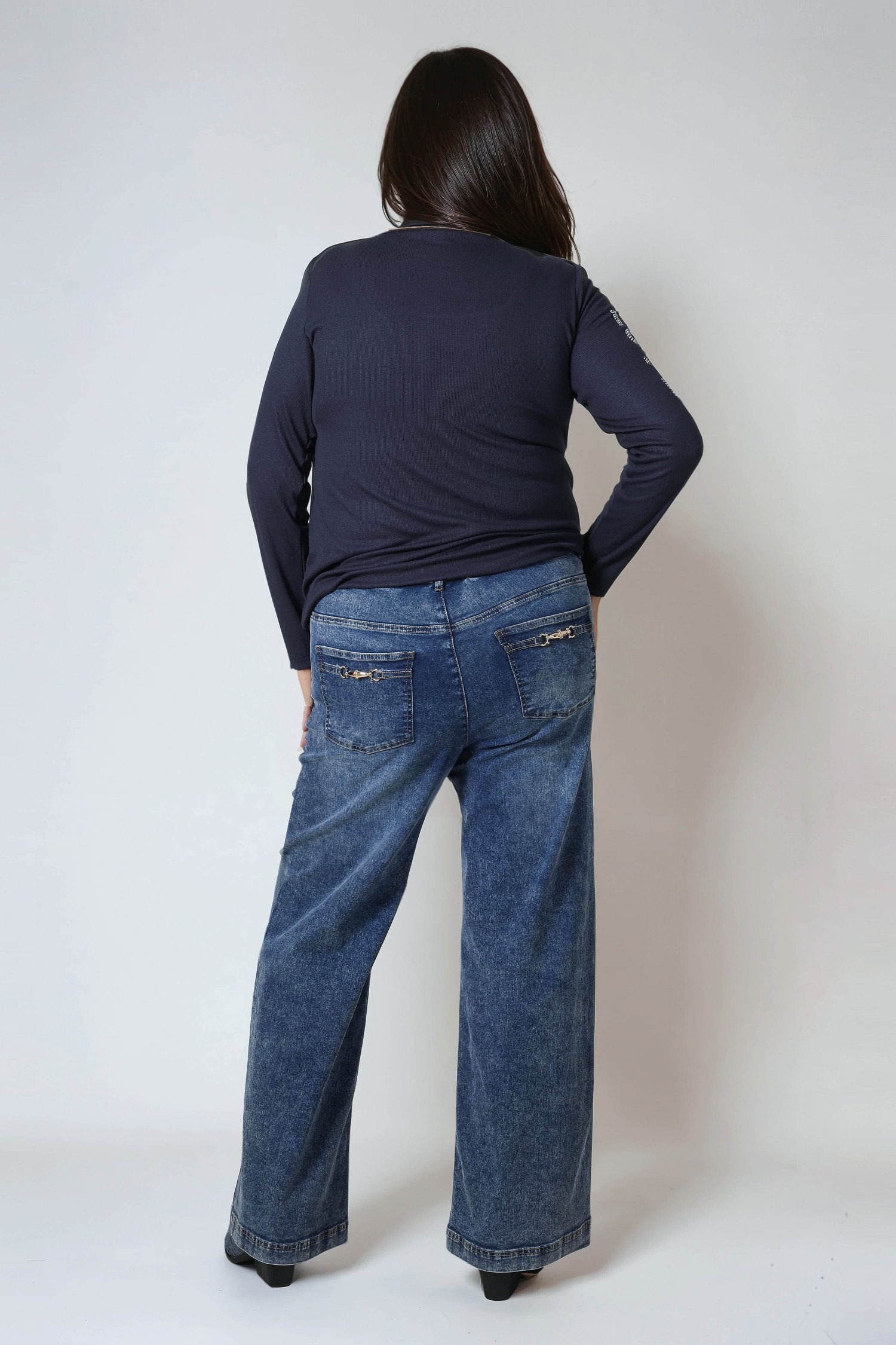 Flared jeans with jeweled pockets