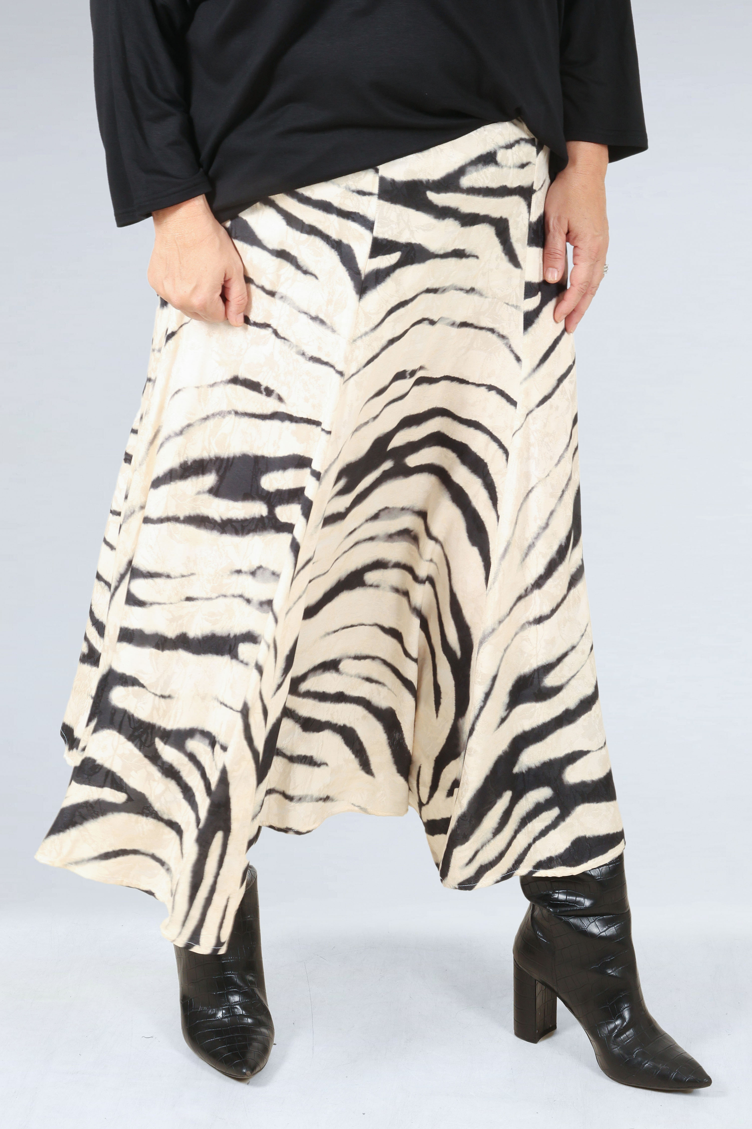 Animal pattern panel skirt in jacquard viscose fabric 