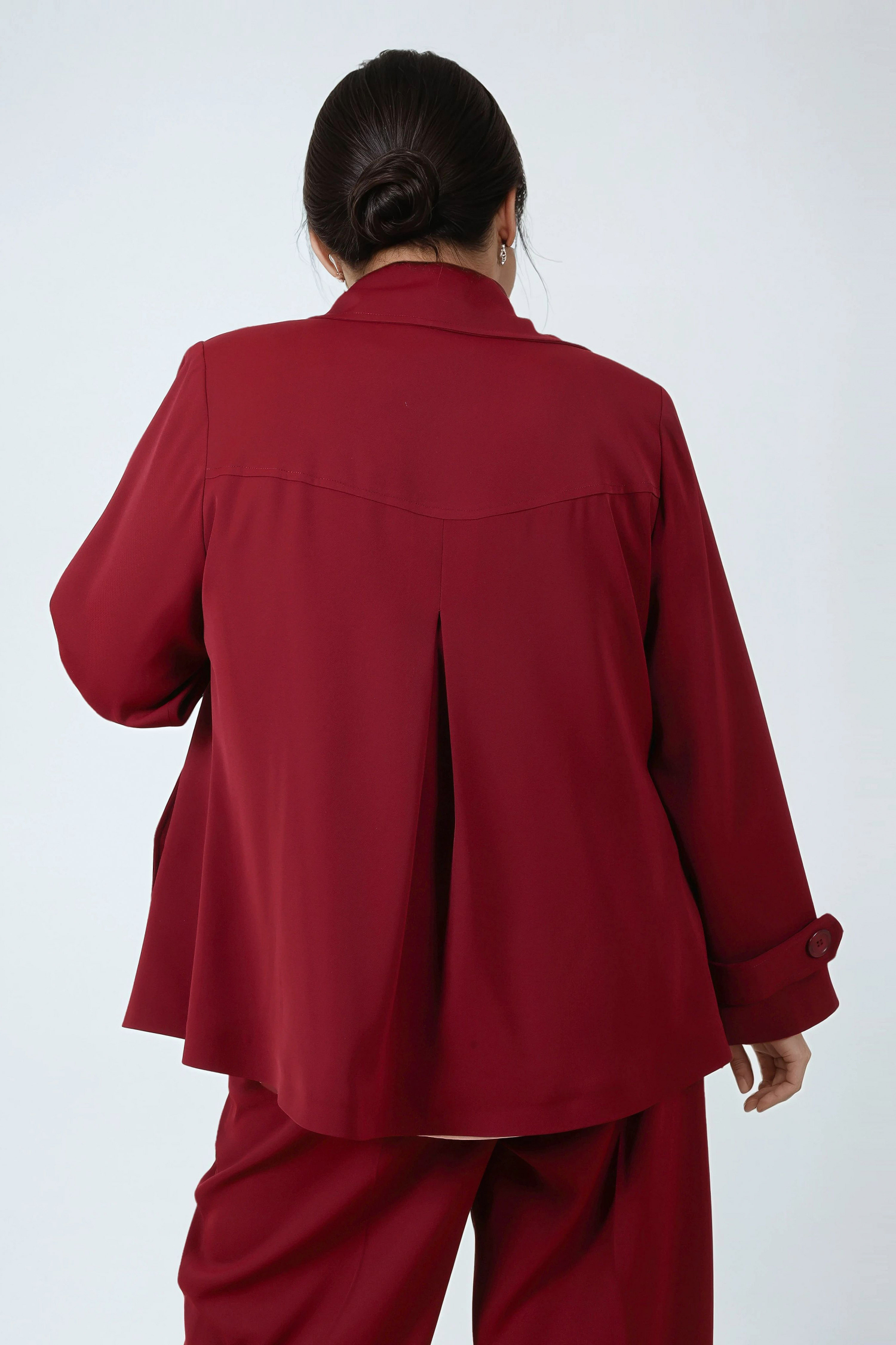 Fluid jacket in stretch and supple fabric 
