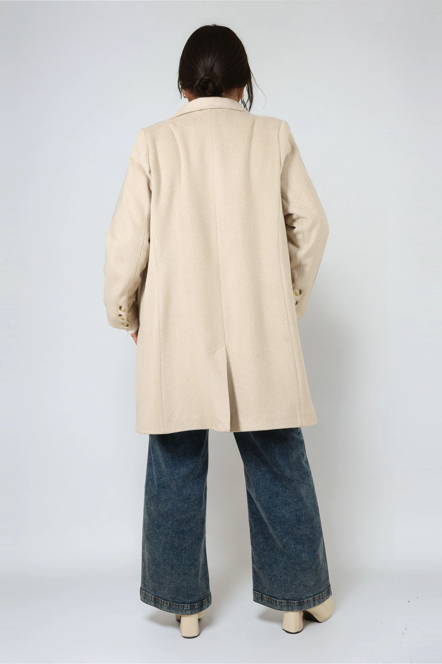 7/8 coat in soft and refined herringbone wool