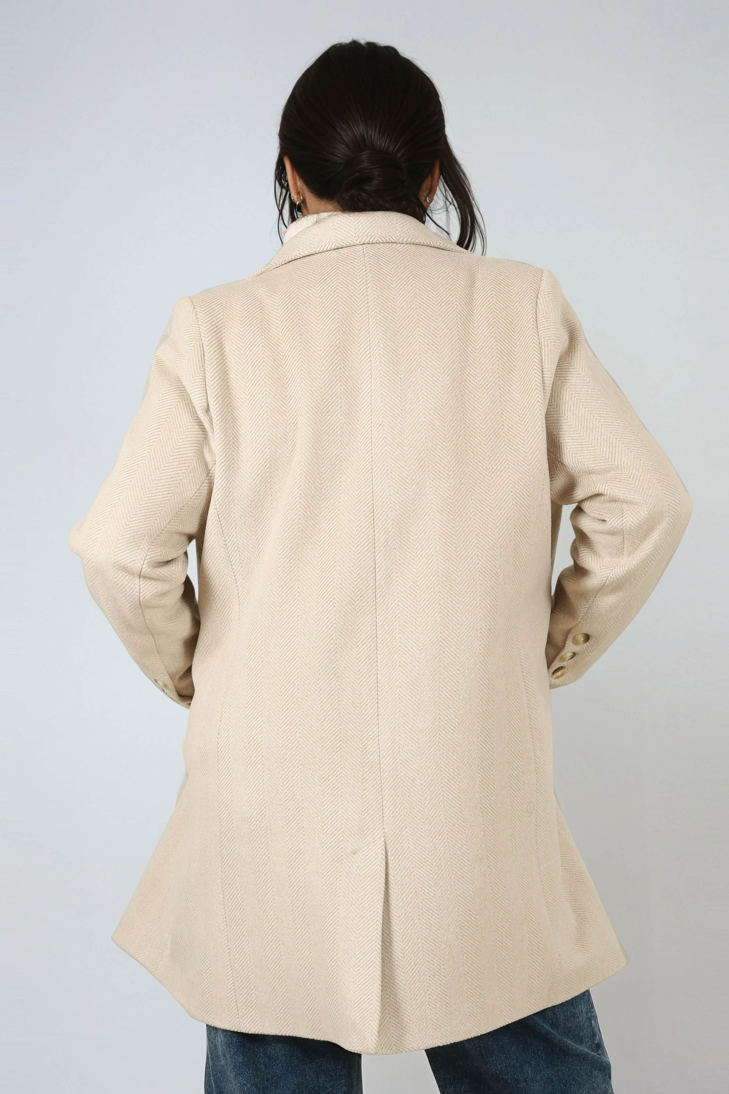 7/8 coat in soft and refined herringbone wool