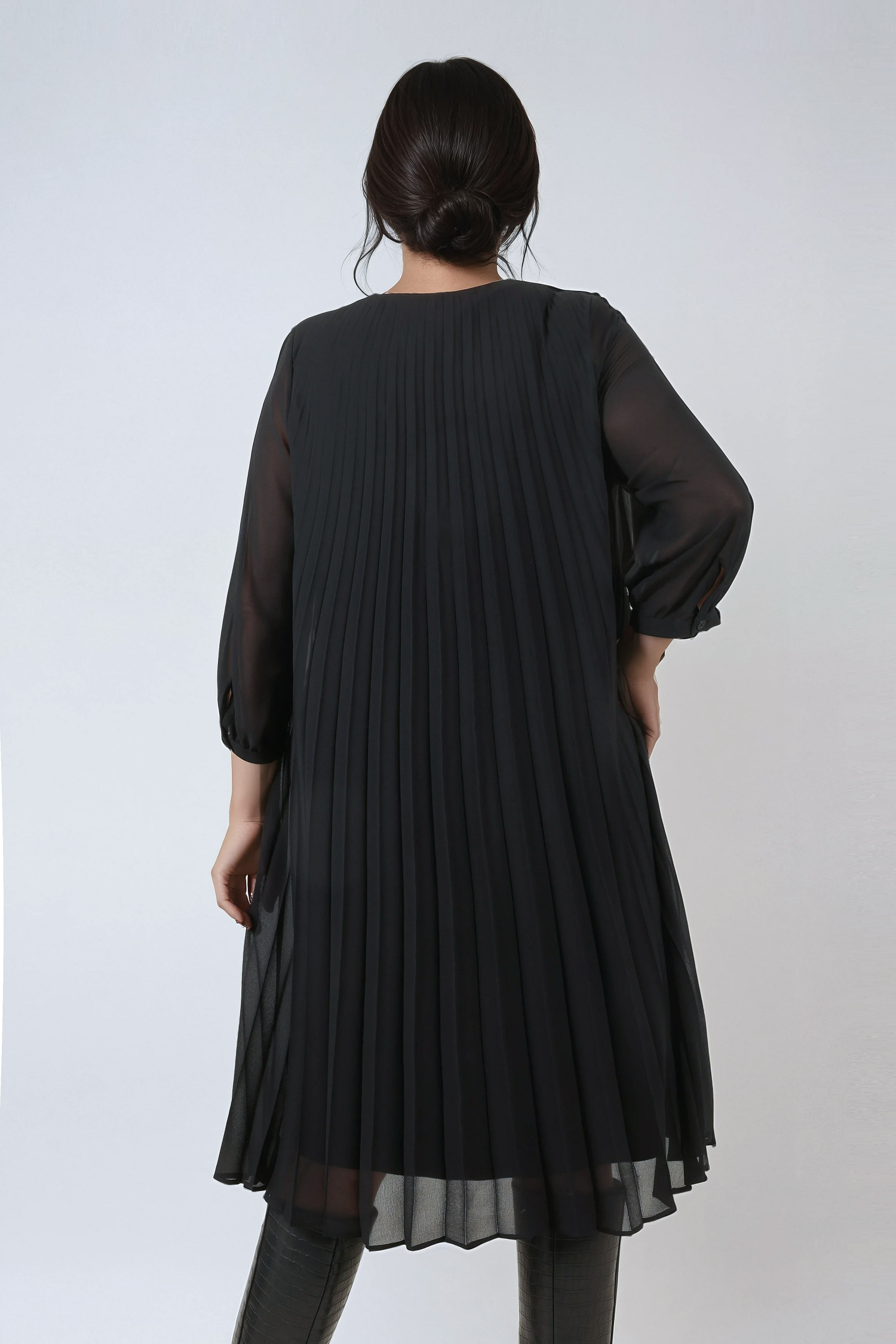 Airy pleated midi dress 