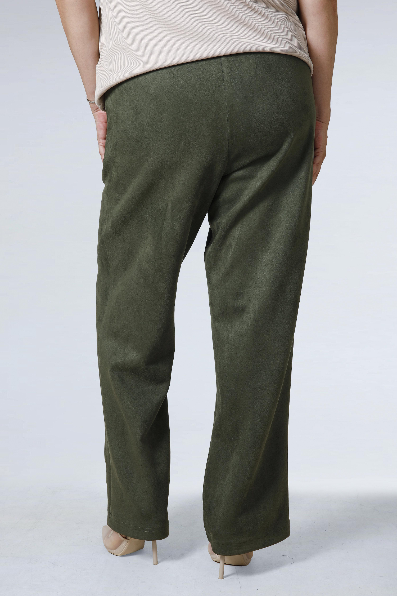 Straight suede-effect pants.