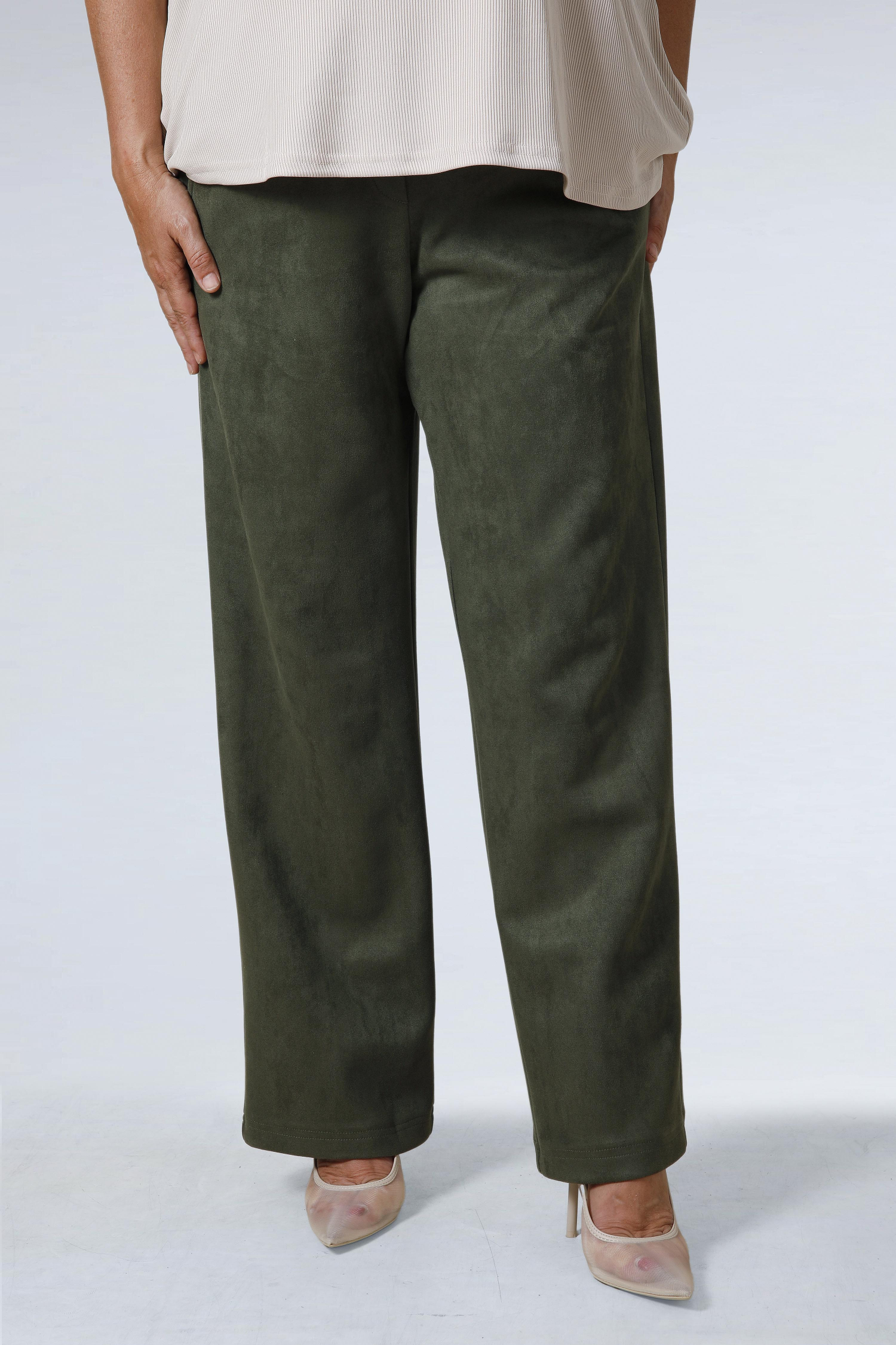 Straight suede-effect pants.