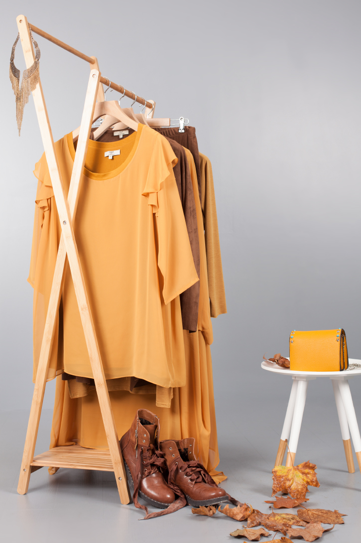 Vêtements et accessoires d'automne, couleur ocre